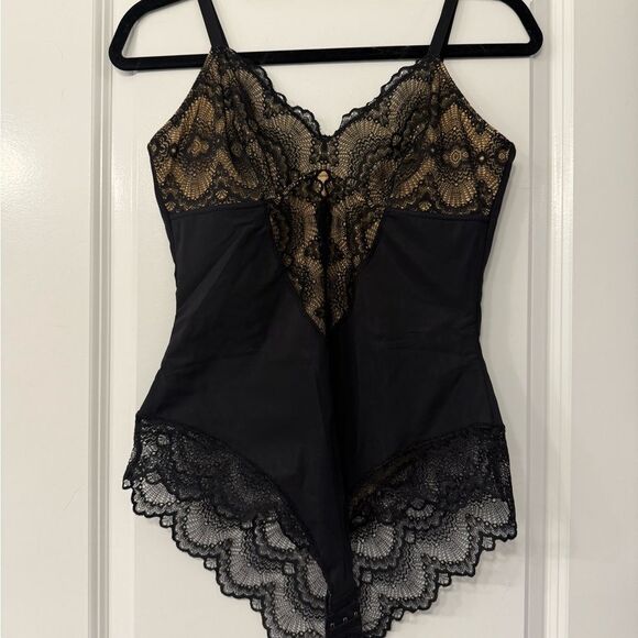Pinsy Lace Shapewear Bodysuit - Picture 1 of 9